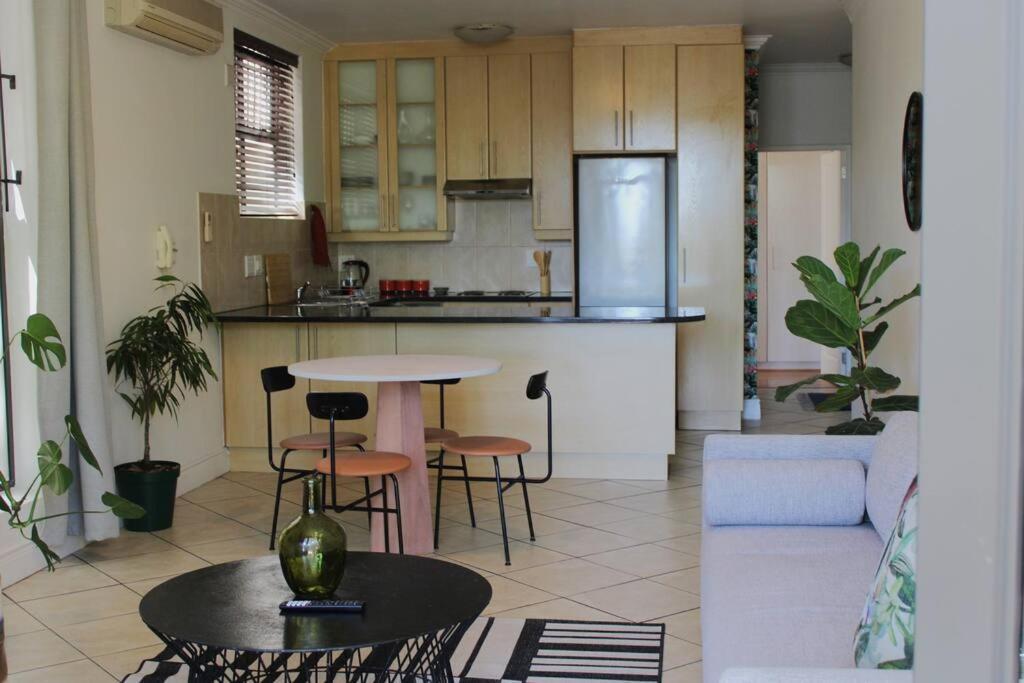Contemporary Central Apartment By Arpa Hospitalities Stellenbosch Exteriér fotografie